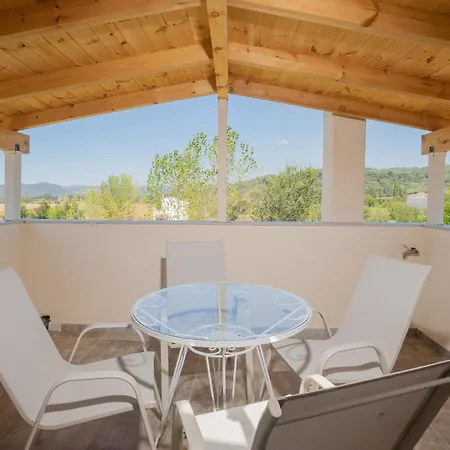 Alex House Kouramaditika