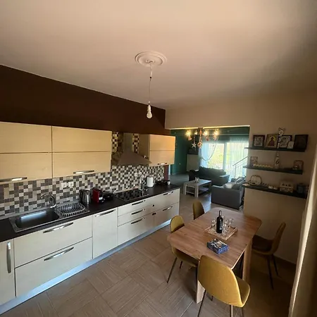 Alex House شقة Kouramaditika