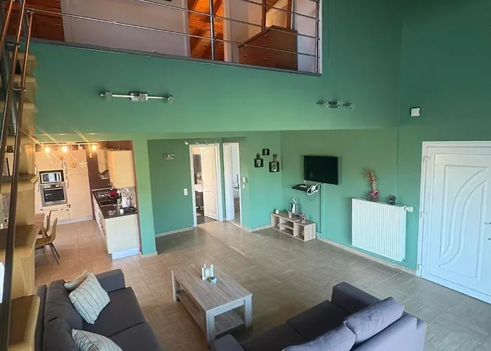 Lägenhet Alex House Kouramaditika