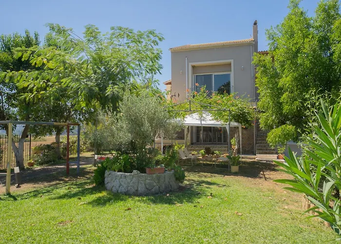 Alex House Kouramaditika